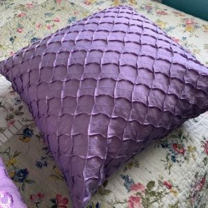 Set of 3 pillows in pretty lavender